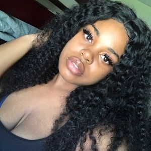 Meet your Posher, Alexis